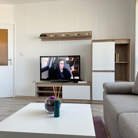 Restful Apartment For 4 Guests In Burgas ภายนอก รูปภาพ